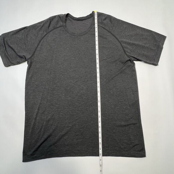 Lululemon Shirt Mens 2XL Metal Vent Performance Mesh Dot Gray Movement Medicine - Picture 3 of 10